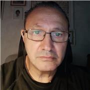 Doctor en farmacia con más de 30 años de experiencia en el sector de la cosmética y con participación activa en master y docencia